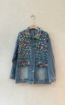 CHAQUETA DENIM CON PEDRERIA Y PERLAS