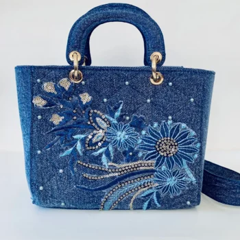 Bolso Denim Azul bordado floral a mano