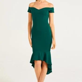 Vestido Bardot con bajo asimétrico con volante