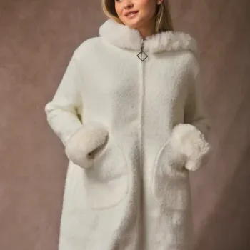 Abrigo Luisa blanco  con capucha y puños de piel