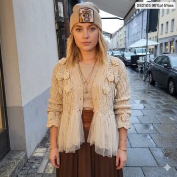 Cardigan beige con flores y tul